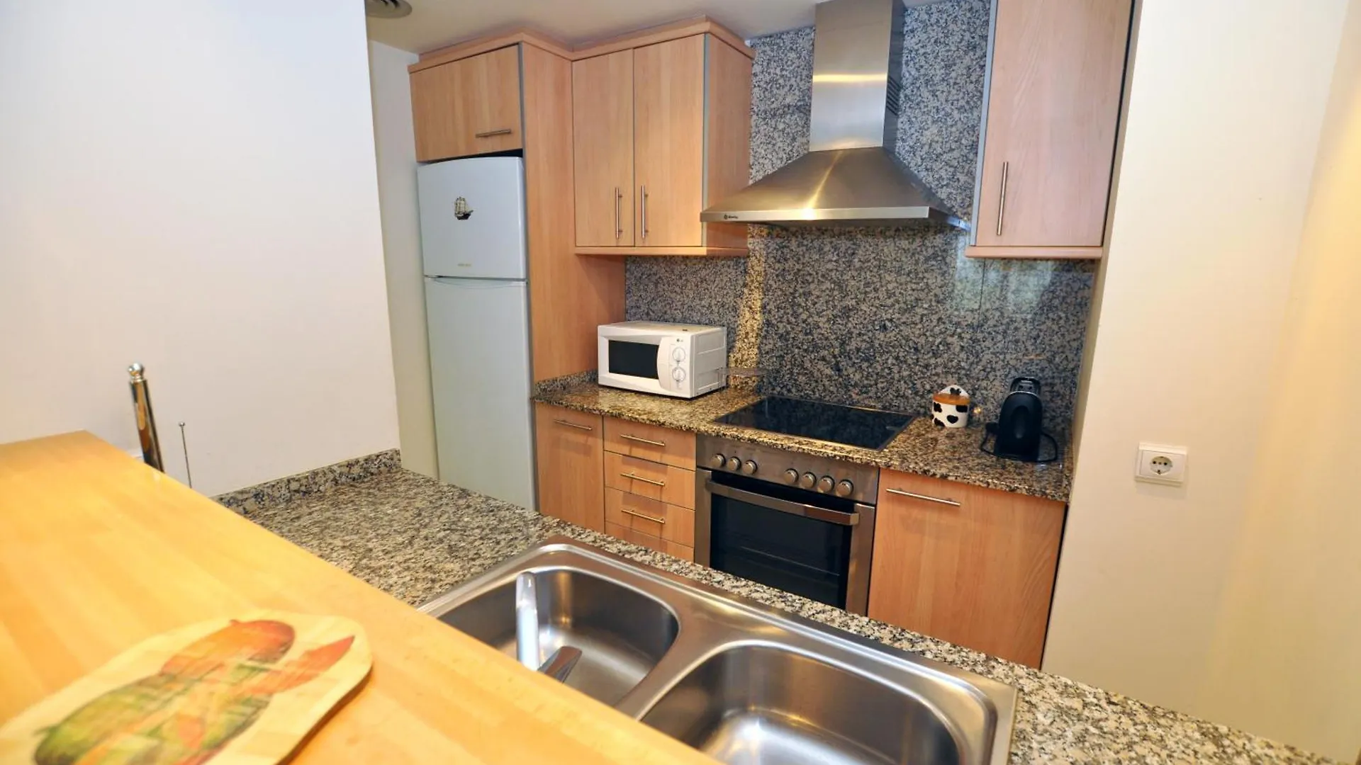 Apartament 1006 Mileni II 50M Playa - Apivend Immo Roses